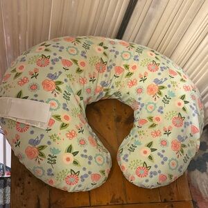 Bobby Floral Nursing Pillow 💕🌸